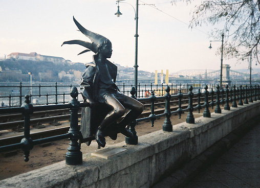 ブダペストの彫刻 Little Princess：Budapest, Hungary, 1996