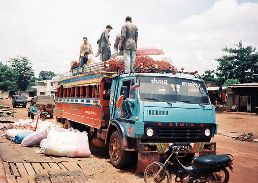 ラオスの木製バス Bus：LaoBao, Laos, 1996